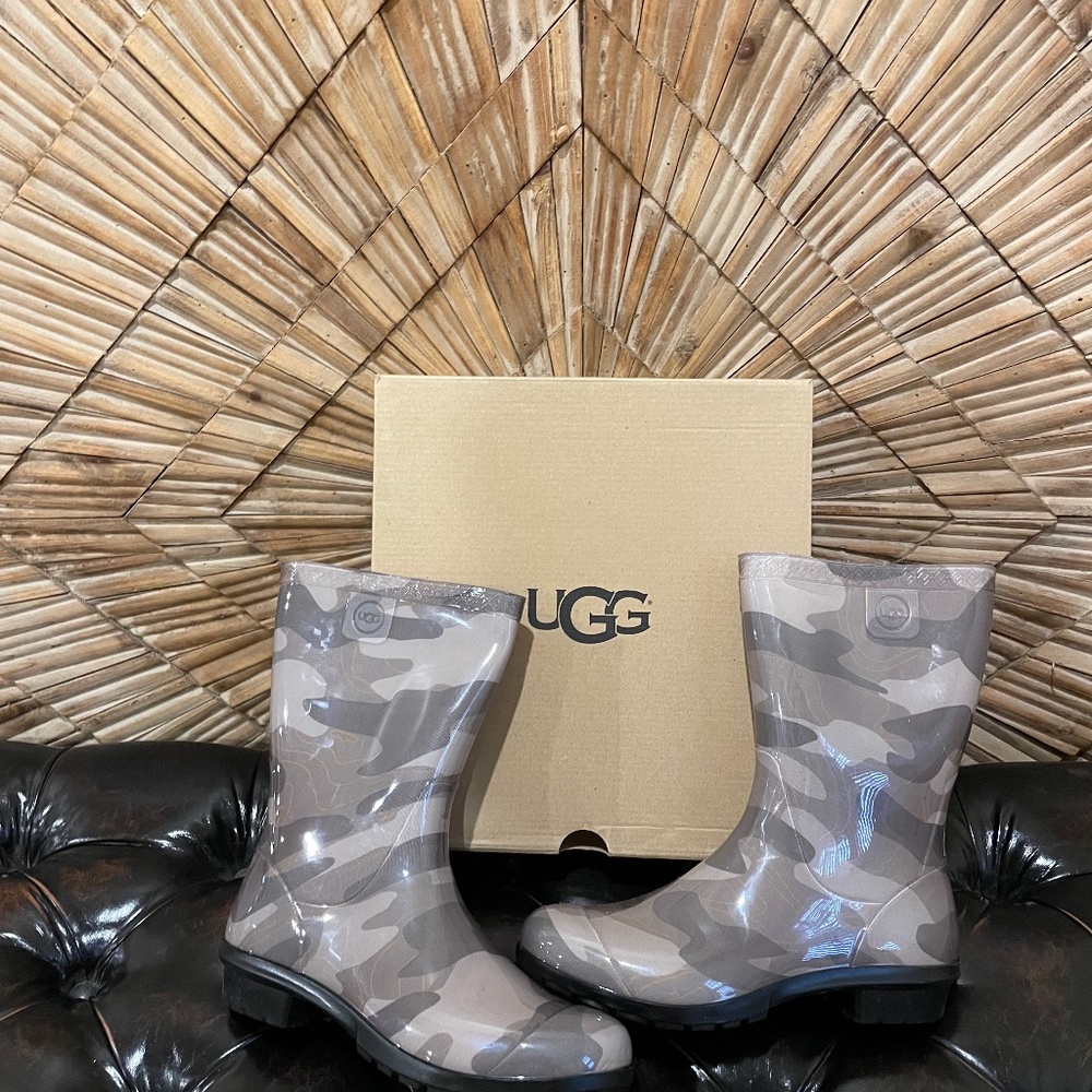 Ugg Camo Rain Boots (KIDS Sz. 5)